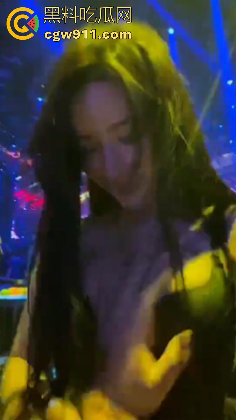 穷人女神富人母狗，有钱人的精彩夜生活，酒吧性感DJ和dancer，被大哥带走各种操，这生活真让人羡慕啊！  第11张