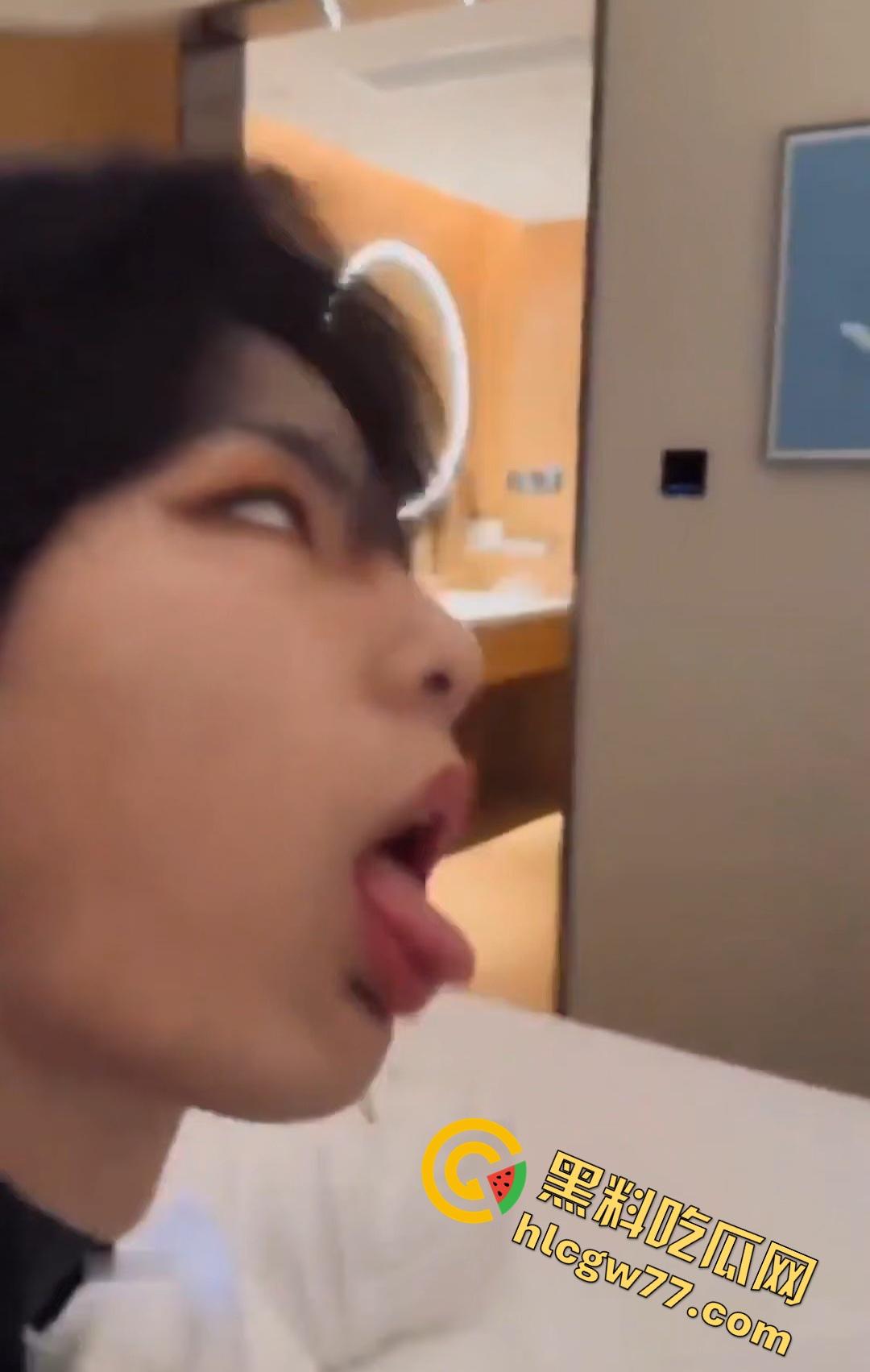 昨夜酒店套房短发伪娘被金主狂操!深喉肛交浪叫炸裂! 第6张 昨夜酒店套房短发伪娘被金主狂操!深喉肛交浪叫炸裂! 第6张