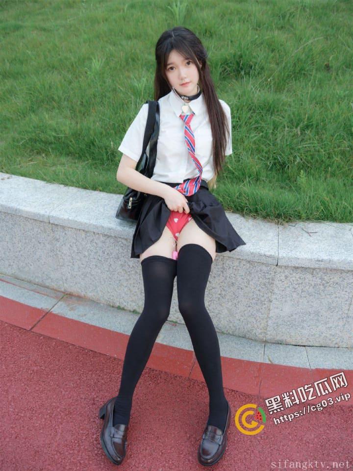 紧急企划【小恩】高颜值JK少女户外露出 楼道阳具抽插自慰 粉嫩白虎 香甜蜜汁 万元定制版 太极品了！精选81P+6V300分钟超大合集  第3张