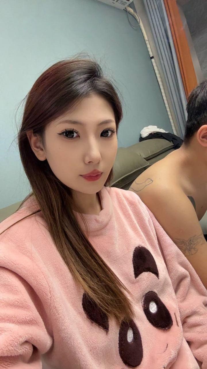 长春南关区【赵彤】,刚与男友分手就探探约炮,假屌猛插骚穴,扛起花腿多姿势爆操,真实反差十足的淫荡母狗! 第1张 长春南关区【赵彤】,刚与男友分手就探探约炮,假屌猛插骚穴,扛起花腿多姿势爆操,真实反差十足的淫荡母狗! 第1张