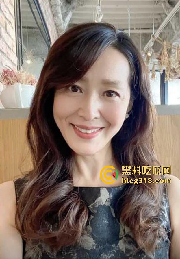 海角乱伦【爱玩求虐的婶婶】最新力作，调教母狗婶婶，踩奶狂插，满足婶婶的受虐倾向！  第2张