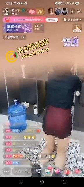 主播【初一】筋膜枪带货直播直接变色情现场！擦边带货玩得飞起，倒立按摩毫无反应，不如电动牙刷给力！  第5张