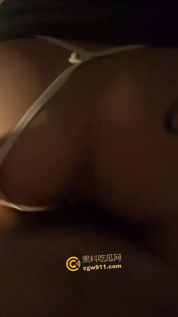 高中甜美眼镜小妹，极品大尺度视频流出，吹箫吞精狂吃，骚穴抽插大鸡巴越做越起劲！  第8张