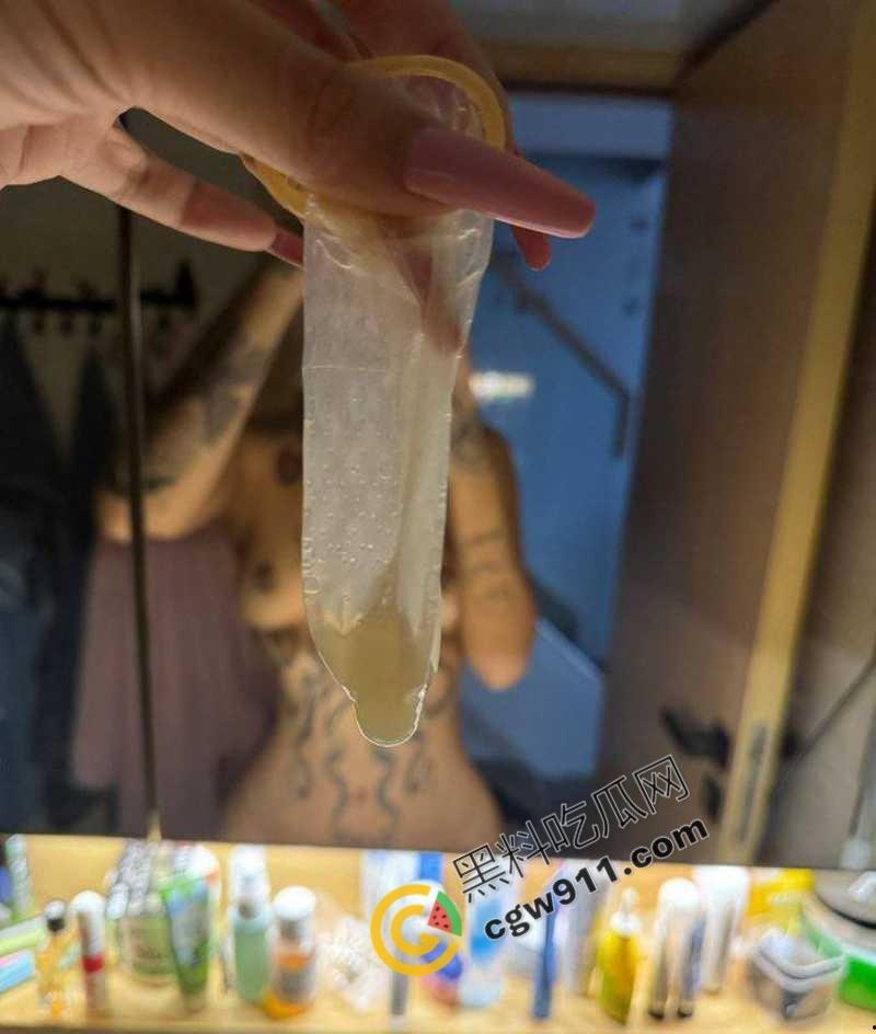 抖音女网红【钢筋混凝土】不为人知的激情真面目！翘臀丰乳，骚水横流，大鸡巴深喉，金主爆操乱射，极致淫乱狂欢！  第12张