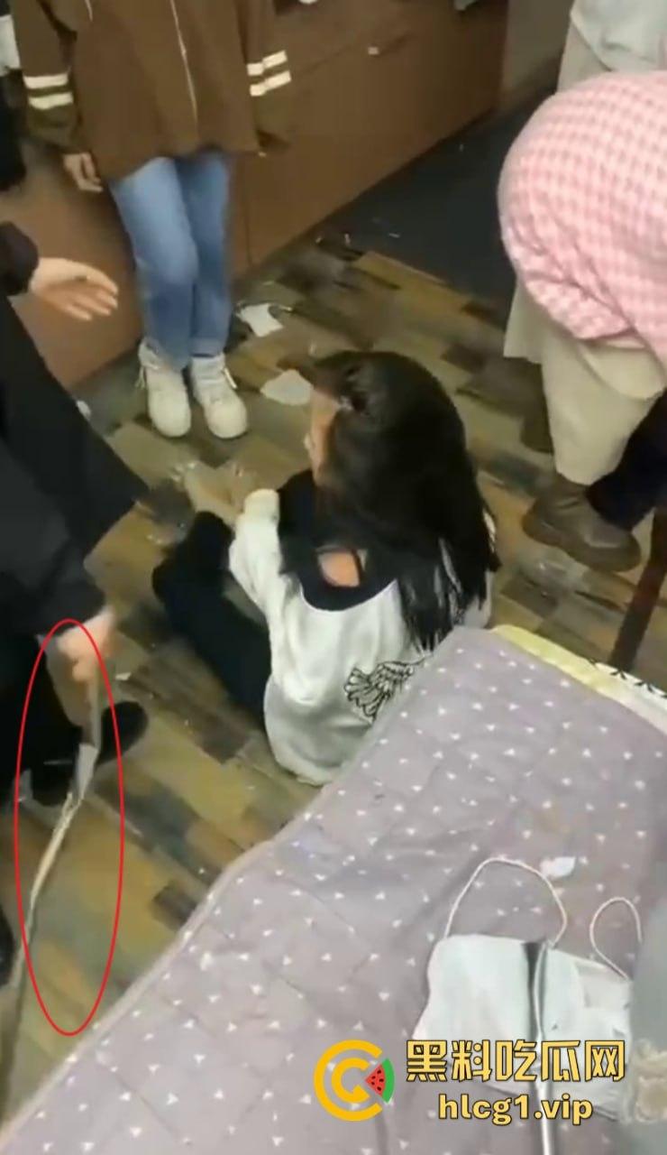 齐齐哈尔市甘南县16岁少女  【李鑫蕊】 遇围殴霸凌 用棍子打脸砸头 霸凌事件啥时候能停止啊！ 第5张