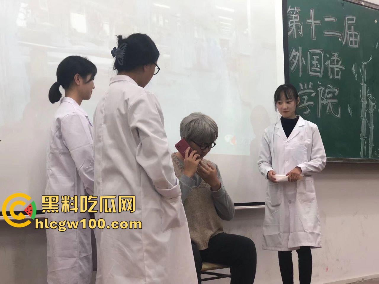 浙江外国语学院贫乳少女【张娜】，清纯外表内心放荡，花式骑乘放肆淫叫尽显放荡本性  第13张