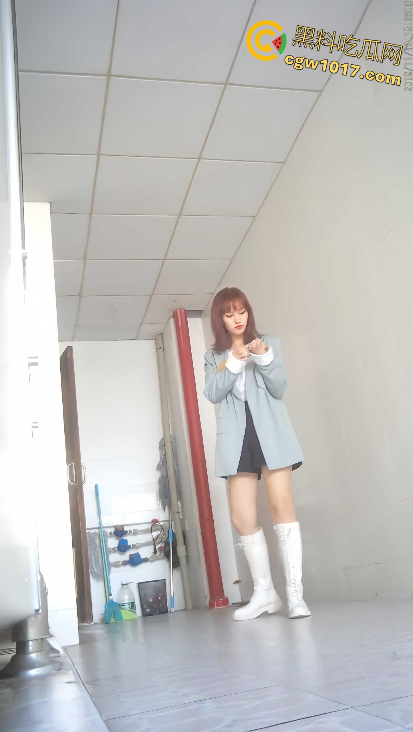 上海30岁女子被男同事厕所偷拍,第一次被女方堵门赔偿和解,第二次故态复萌,报警后却被公司要求离职 ! 第6张 上海30岁女子被男同事厕所偷拍,第一次被女方堵门赔偿和解,第二次故态复萌,报警后却被公司要求离职 ! 第6张