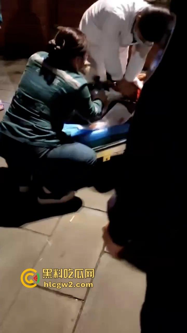 血腥慎入!四川自贡富顺县多名精神小伙当街聚众斗殴 致一人归西一人ICU  真实现场曝光 第1张