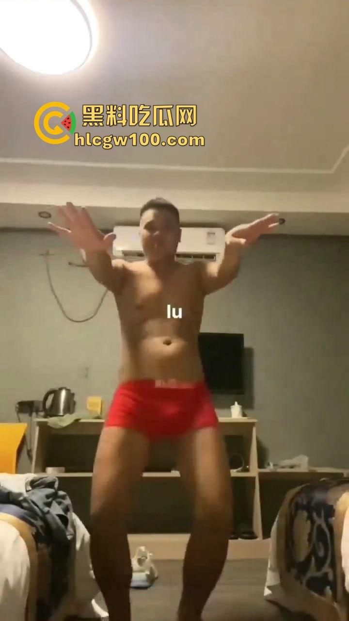 圣诞节荒诞名场面曝光，约不到炮的男人酒店发疯砸床，小姐坐包厢刷剧解闷，低端技师直接练草逼技术谋出路！  第4张