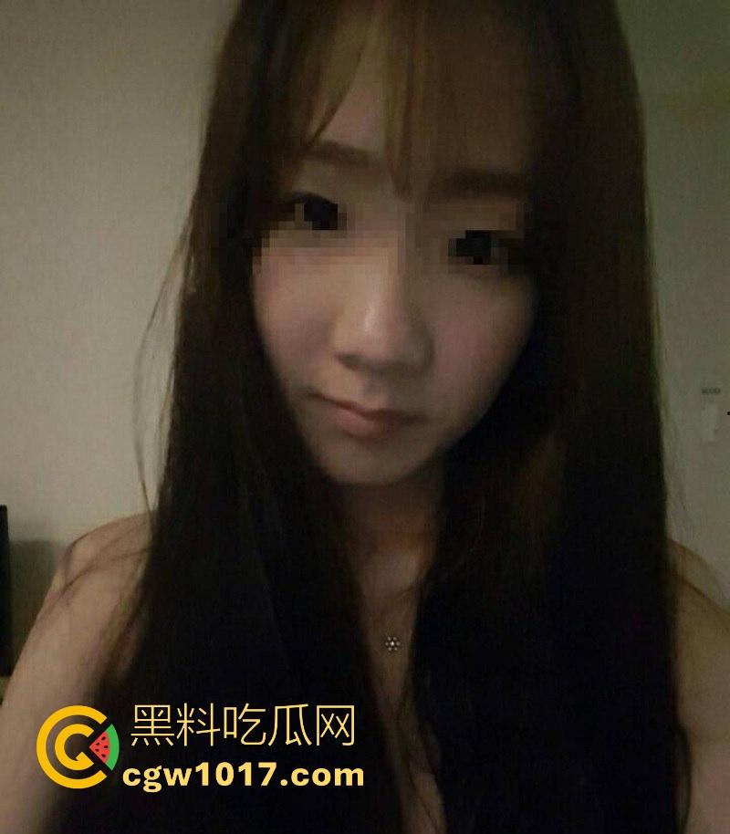 成都美术学院风骚女友【邓琪】看似贤淑端庄的外表下隐藏狂野欲望，口交吞吐巨根，女上骑乘蜜穴紧缩淫水喷涌！  第2张