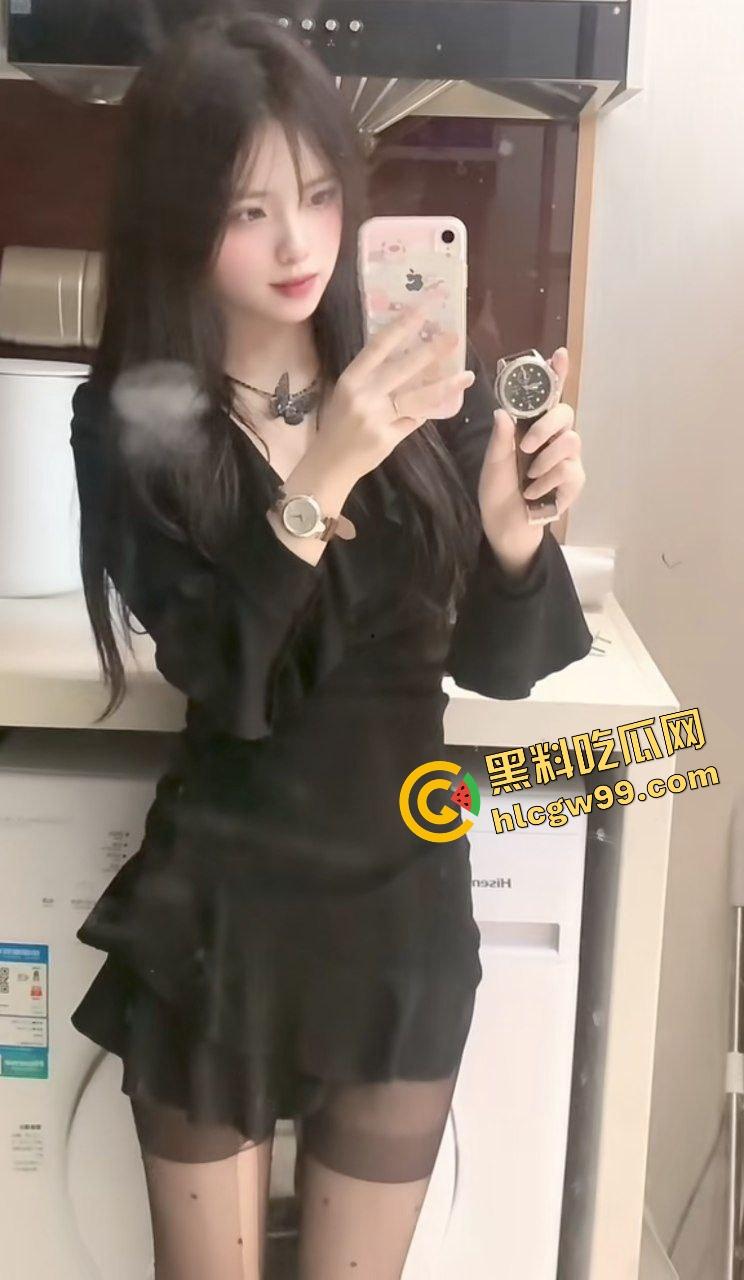 性瘾患者反差骚鸡『赵媚』玩具聊骚勾引小弟弟拍视频，遥控跳蛋刺激露出调教骚逼！  第3张