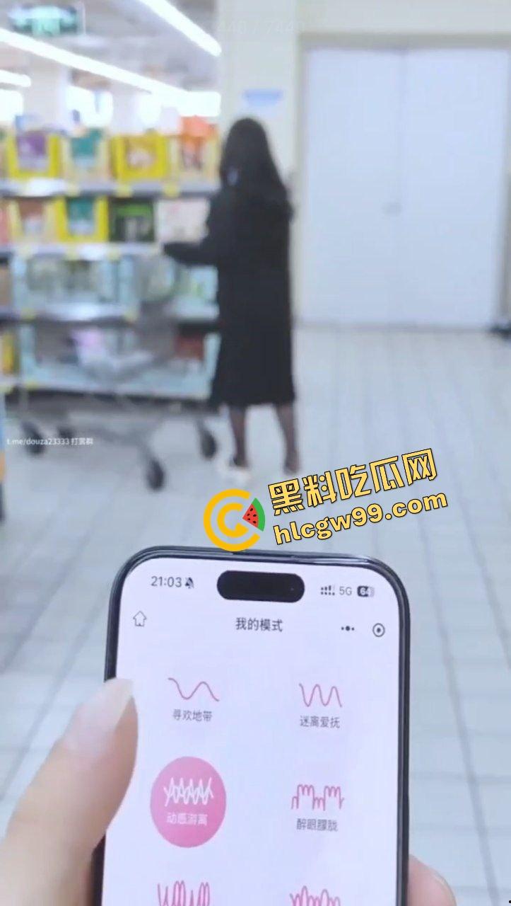 性瘾患者反差骚鸡『赵媚』玩具聊骚勾引小弟弟拍视频，遥控跳蛋刺激露出调教骚逼！  第10张