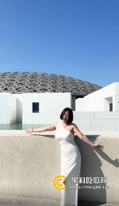 抖音百万粉贱婊【兔兔1104】反差少妇不雅视频满天飞，绝美骚逼勾魂操人，装你妈的清纯啊！  第6张