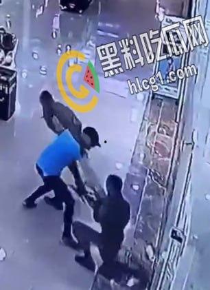 巴勒斯坦男子 在以色列北布城市卡梅尔的商场中行刺两名以色列士兵 随后被步枪扫射打死  第1张