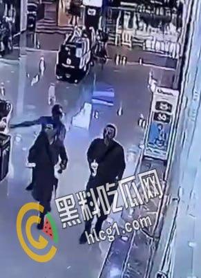 巴勒斯坦男子 在以色列北布城市卡梅尔的商场中行刺两名以色列士兵 随后被步枪扫射打死  第2张