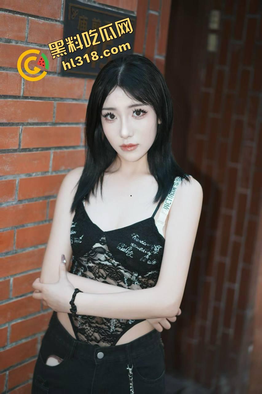 和嫂子卧室疯玩解锁新姿势,对着窗户啪啪、故意让路人偷窥,边吃鸡巴边挨打大屁股,越玩越变态! 第2张 和嫂子卧室疯玩解锁新姿势,对着窗户啪啪、故意让路人偷窥,边吃鸡巴边挨打大屁股,越玩越变态! 第2张