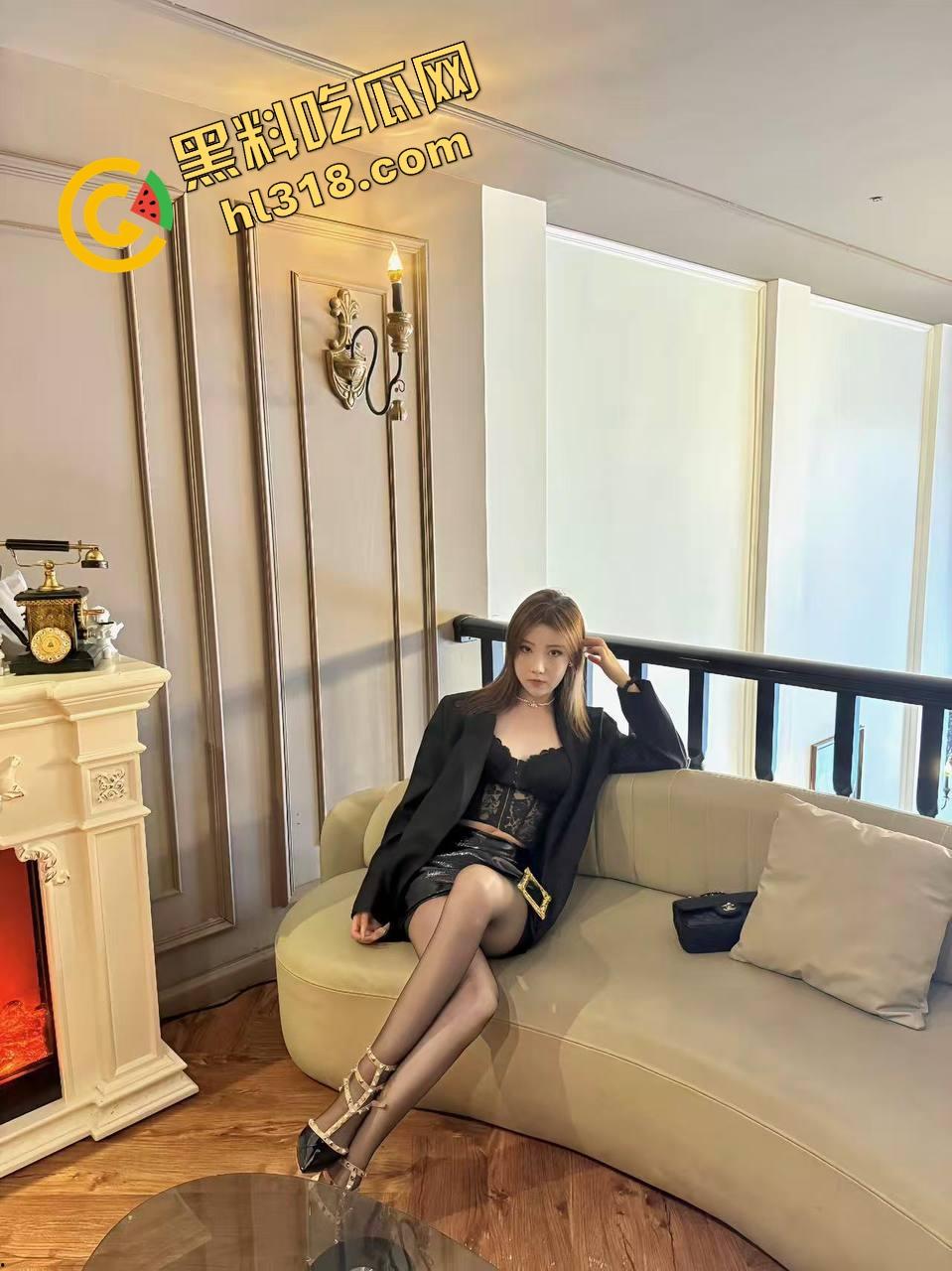 和嫂子卧室疯玩解锁新姿势,对着窗户啪啪、故意让路人偷窥,边吃鸡巴边挨打大屁股,越玩越变态! 第4张 和嫂子卧室疯玩解锁新姿势,对着窗户啪啪、故意让路人偷窥,边吃鸡巴边挨打大屁股,越玩越变态! 第4张