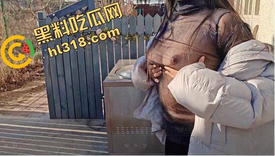 和嫂子卧室疯玩解锁新姿势,对着窗户啪啪、故意让路人偷窥,边吃鸡巴边挨打大屁股,越玩越变态! 第8张 和嫂子卧室疯玩解锁新姿势,对着窗户啪啪、故意让路人偷窥,边吃鸡巴边挨打大屁股,越玩越变态! 第8张