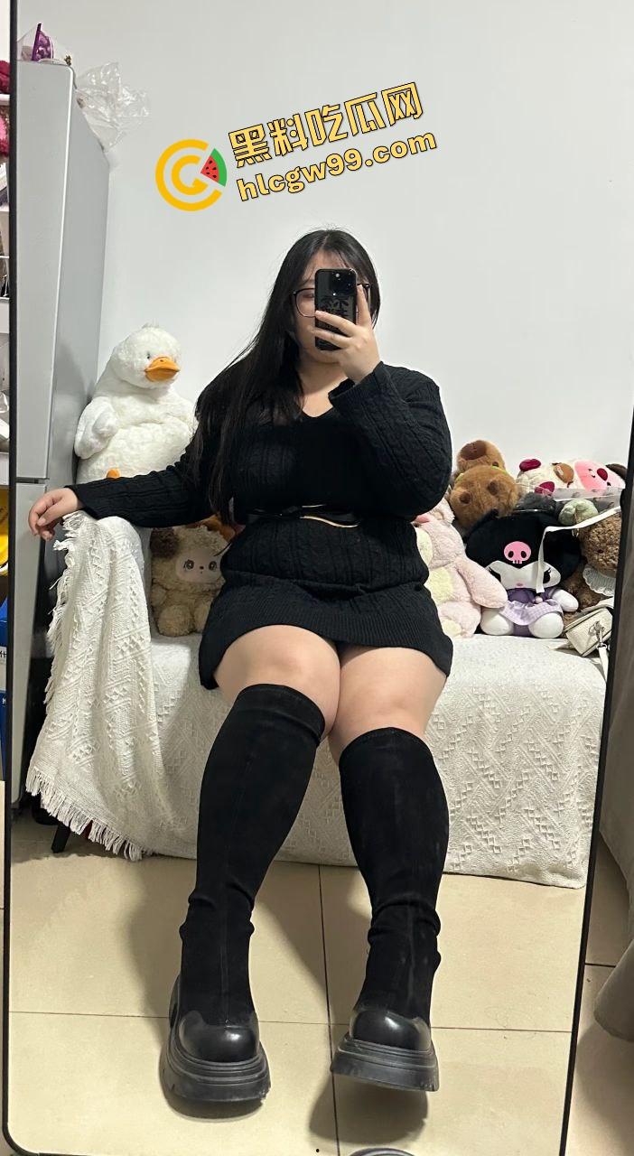 广东惠州虎式坦克肥逼女【张霞】淫妻喜欢刺激曝光，边操边打电话各种猛插肥逼中出！独家曝光流出！  第2张