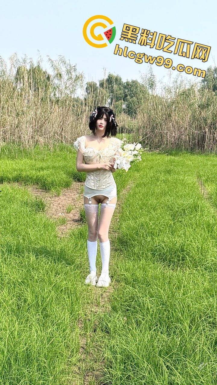 顶级CosG奶萝莉美少女福利姬【煜煜】黑丝性感情趣装裸舞，一线天美鲍榨汁自慰  第5张