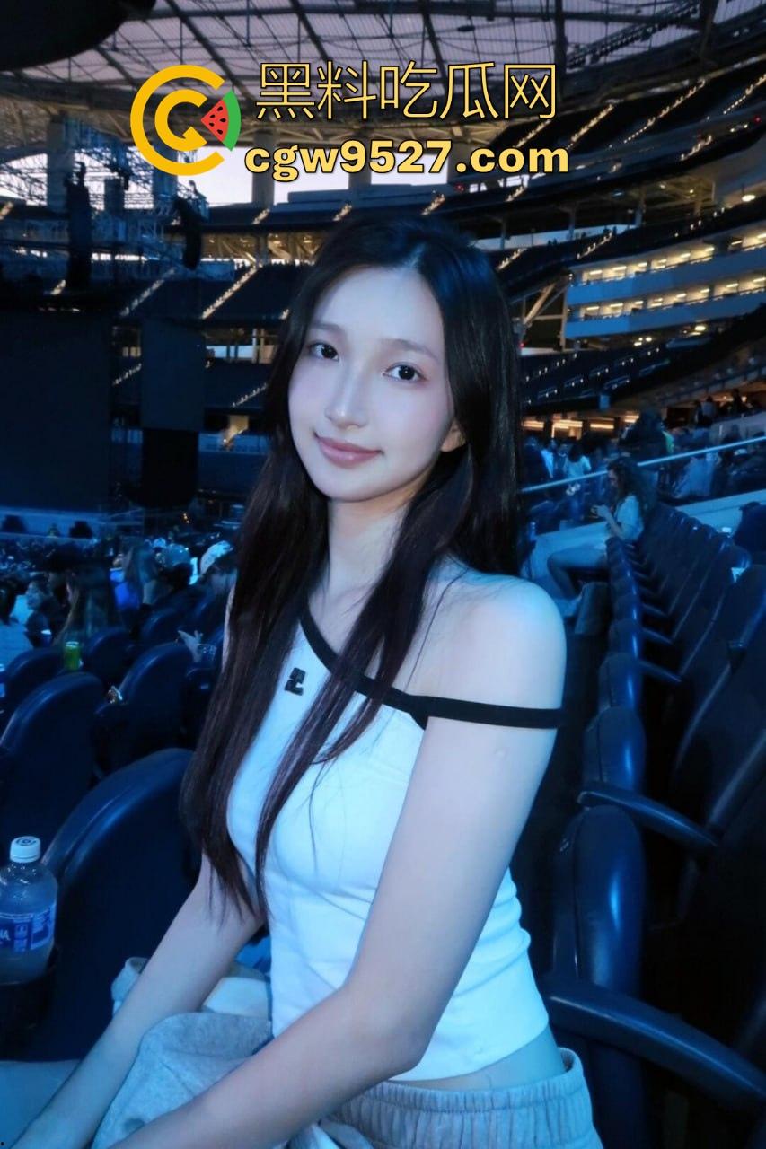 感谢时代少年团上海演唱会！一张门票换一顿操，追星女神终于被我无套后入，原来追星的女孩这么容易拿下！  第2张