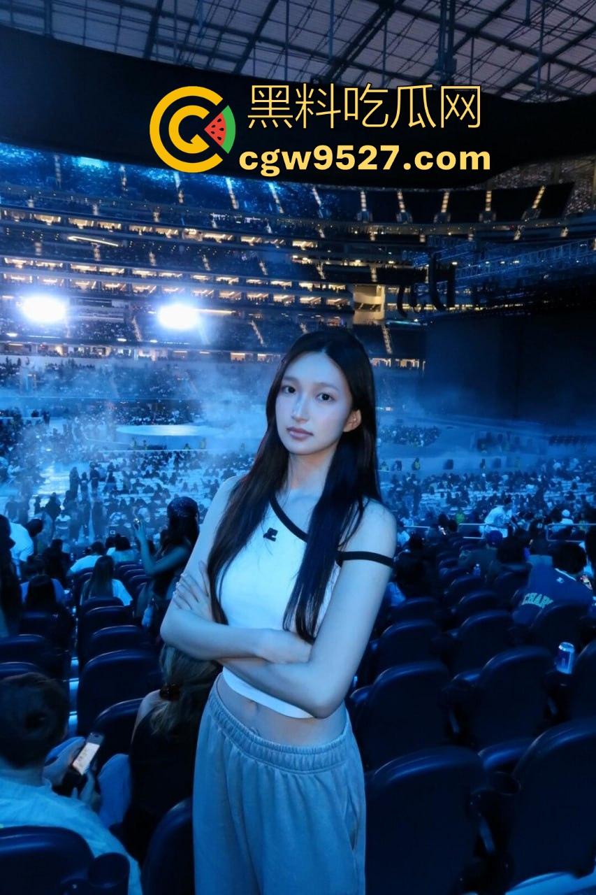 感谢时代少年团上海演唱会！一张门票换一顿操，追星女神终于被我无套后入，原来追星的女孩这么容易拿下！  第3张