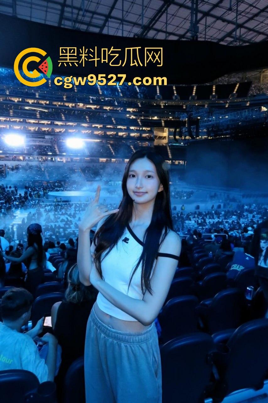 感谢时代少年团上海演唱会！一张门票换一顿操，追星女神终于被我无套后入，原来追星的女孩这么容易拿下！  第4张