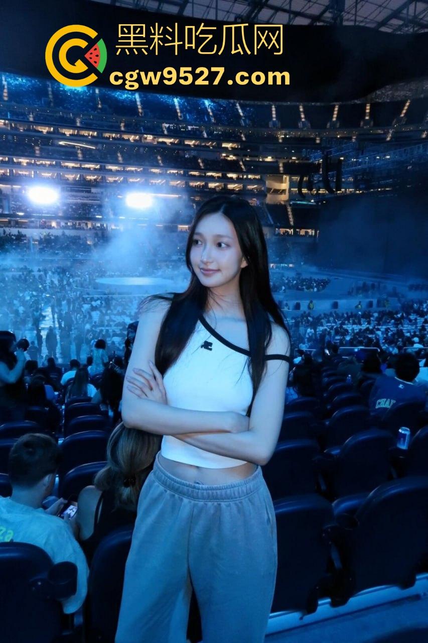 感谢时代少年团上海演唱会！一张门票换一顿操，追星女神终于被我无套后入，原来追星的女孩这么容易拿下！  第5张