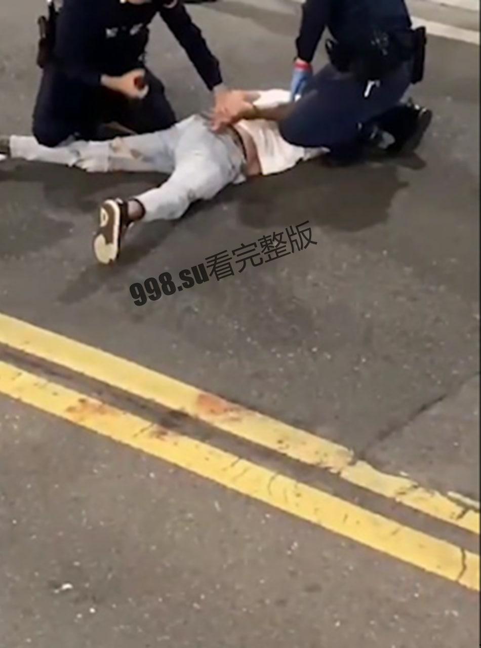 11.15台湾忠孝东路隧道，小伙撞死人还袭警遭警察击毙，全过程视频  第2张