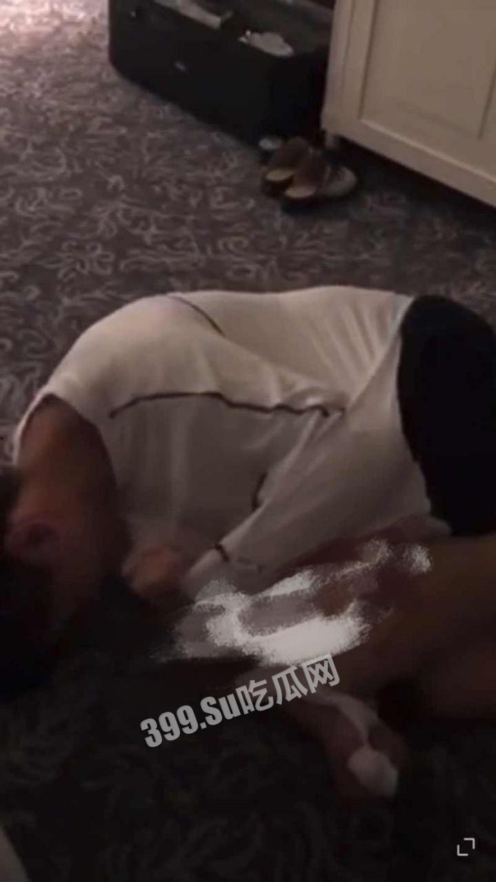 张恒出轨被抓包失控发疯 张恒被郑爽捉奸视频曝光 满地打滚撕衣服精神失常 网友：疑似嗑药  第3张