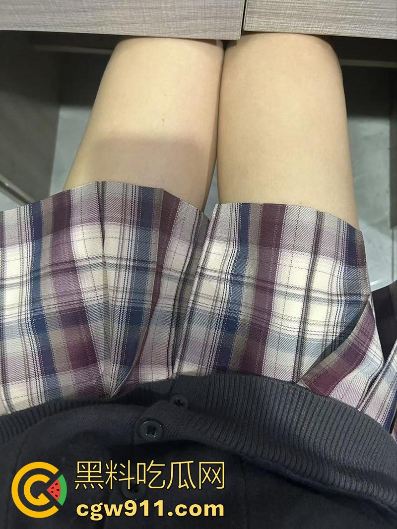 广西桂林十八中母狗【苏莉莉】，肌肤白嫩大奶饱满诱惑，被金主包养，调教深喉口交，粗长大屌一口吞也没问题！  第2张