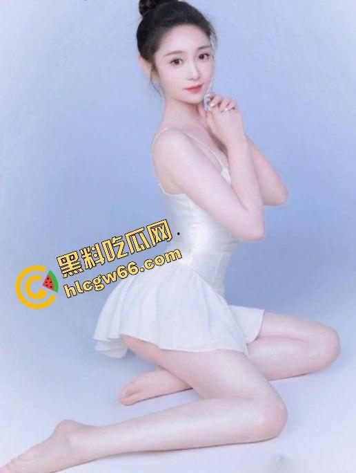 四川大学锦江学院舞蹈系校花『罗钰爽』白丝上阵，趴地上给评委爆插粉嫩小穴，老师操我一次不够！  第4张