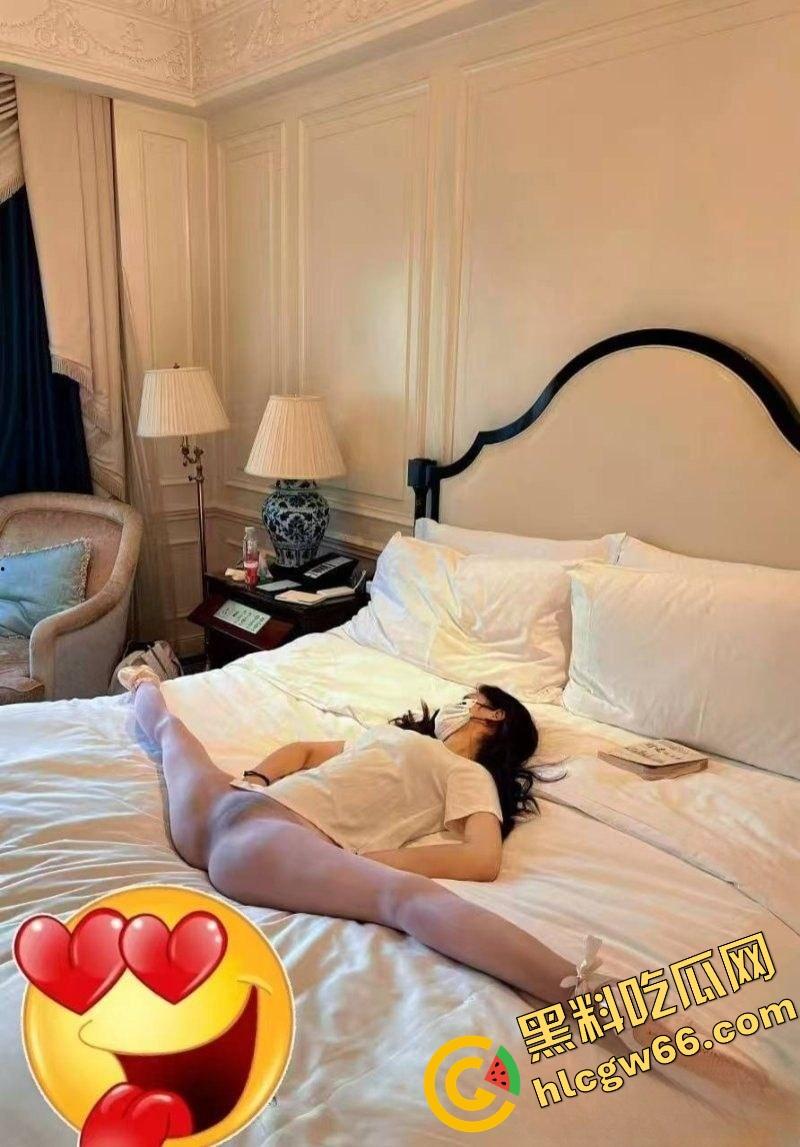 四川大学锦江学院舞蹈系校花『罗钰爽』白丝上阵，趴地上给评委爆插粉嫩小穴，老师操我一次不够！  第7张