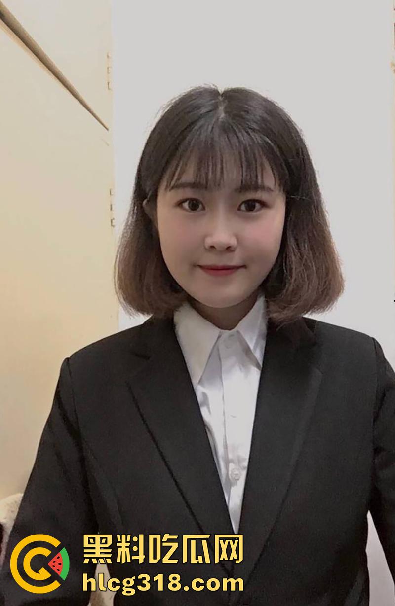 五斤巨奶会计文员【苏诗莹】，被老板调教成小母狗，经常在公园露出，据说出门从不穿内裤内衣！  第1张