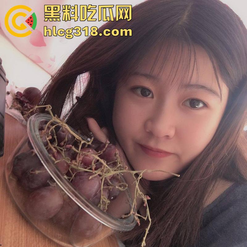 五斤巨奶会计文员【苏诗莹】，被老板调教成小母狗，经常在公园露出，据说出门从不穿内裤内衣！  第2张