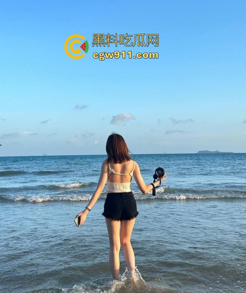 成都清纯可爱小妹【郑文怡】跟男友性爱视频泄漏，跪地口交小手狂撸大屌，绽放反差婊本性！  第5张