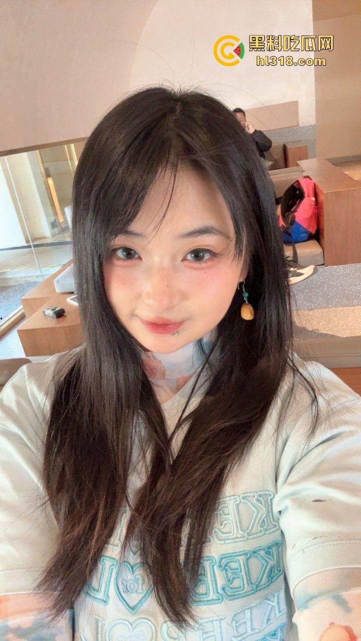 纯情小护士SM调教主人肉棒，将金属棒齐根插入龟头马眼，缓慢撸动，手法老专业了！  第1张