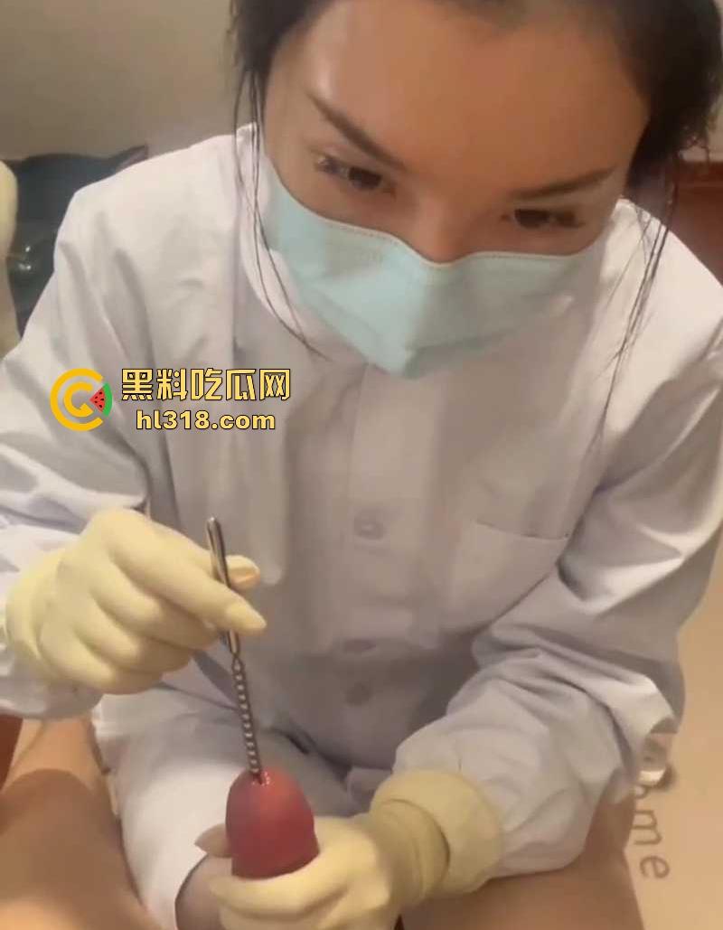 纯情小护士SM调教主人肉棒，将金属棒齐根插入龟头马眼，缓慢撸动，手法老专业了！  第7张