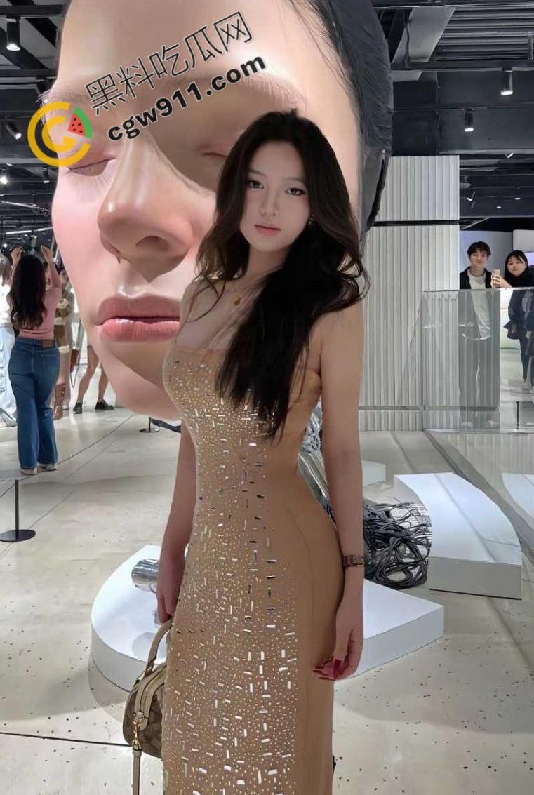 上海风骚名媛刘伊娜化身极致尤物，遭神秘金主疯狂宠爱！深夜酒店火辣春光，令人心驰神往  第2张