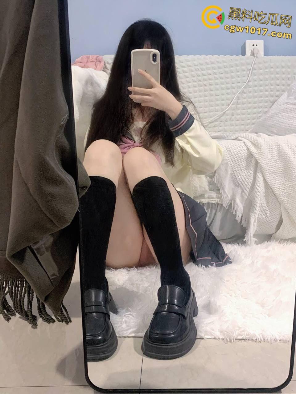 四川师范学院【李佳颖】，热爱jk的白虎一线天嫩逼，穿着JK让金主爸爸蒙眼玩弄，无套中出娇喘不断 ！  第5张