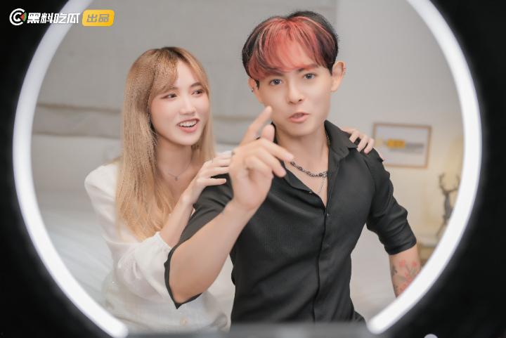 黑料吃瓜网出品-《江南第一小屌童锦程798&吴柳芳之花小龙&王老师爱情故事》第一集! 第3张 黑料吃瓜网出品-《江南第一小屌童锦程798&吴柳芳之花小龙&王老师爱情故事》第一集! 第3张