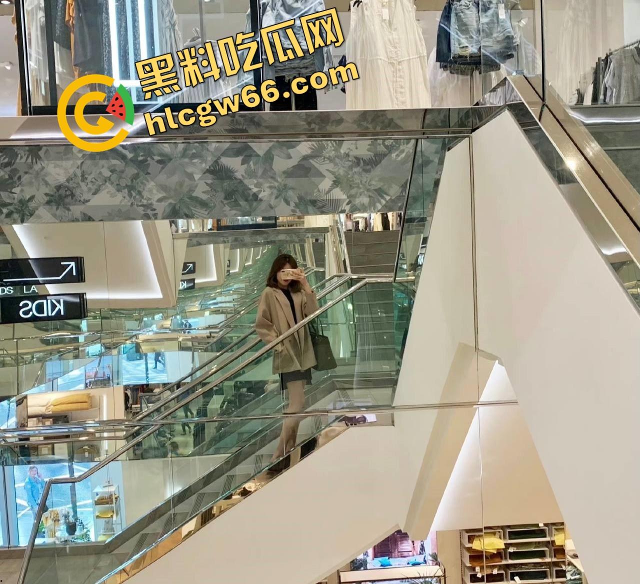 高空仙女地面母狗，你不知道的空姐私下生活曝光，黑丝制服舔屌爬行、白虎肥臀被操成泄洪口！  第7张