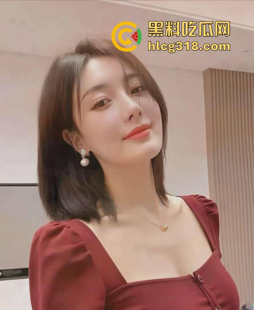 KTV里都开始轮流干嫂子，兄弟喊麦伴奏，兄弟老婆众人炮架都能当众干，喝酒唱歌举杯助兴！  第1张