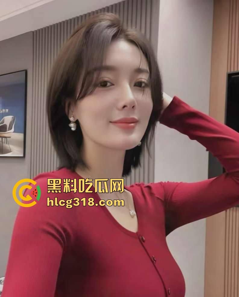 KTV里都开始轮流干嫂子，兄弟喊麦伴奏，兄弟老婆众人炮架都能当众干，喝酒唱歌举杯助兴！  第3张