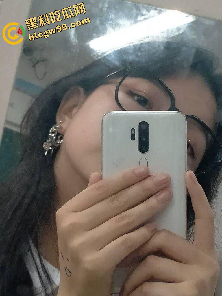 宁夏坤德学院性瘾少女【赵妍妍】舌钉乳钉装饰身体，翘起肥臀享受巨棒深入蜜穴！  第1张