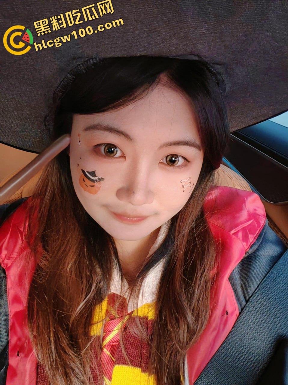 上海政法学院新闻系【李妍妍】，05反差母狗给金主跪地口交技术娴熟，被金主操的鬼哭狼嚎的  第3张