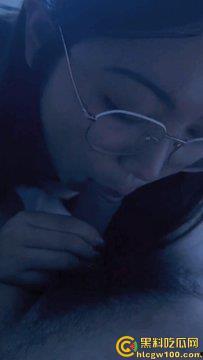 上海政法学院新闻系【李妍妍】，05反差母狗给金主跪地口交技术娴熟，被金主操的鬼哭狼嚎的  第7张