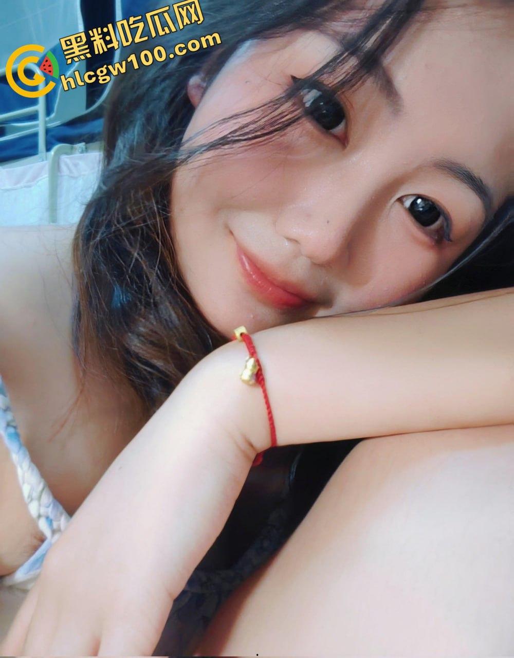 上海政法学院新闻系【李妍妍】，05反差母狗给金主跪地口交技术娴熟，被金主操的鬼哭狼嚎的  第10张