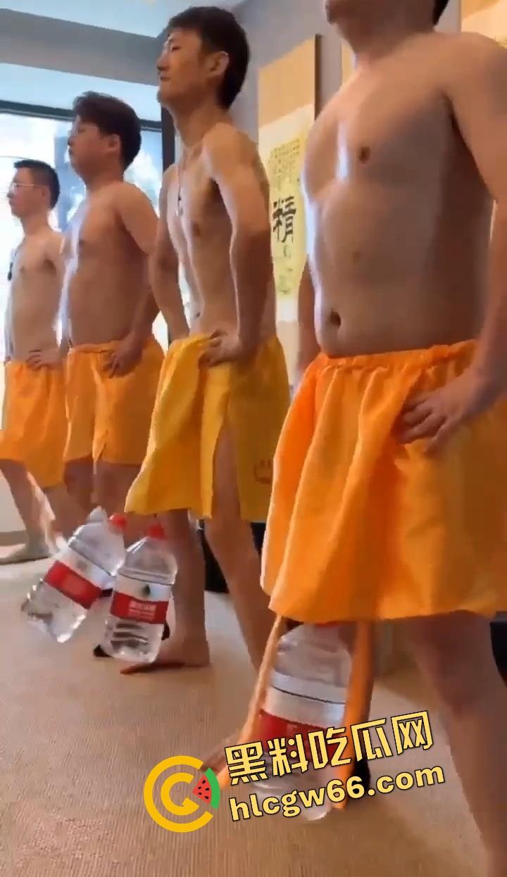 坠蛋狠人现身,农夫山泉挂蛋蛋只是日常,吊妹子上天才是绝活,这根铁鸡儿能打穿玄武门! 第1张 坠蛋狠人现身,农夫山泉挂蛋蛋只是日常,吊妹子上天才是绝活,这根铁鸡儿能打穿玄武门! 第1张