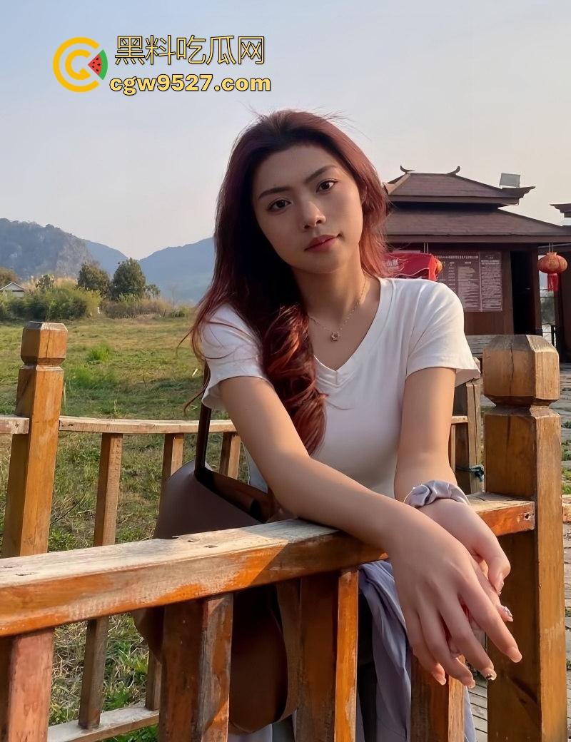 抖音约炮【铁锤妹妹】长时间的聊骚终于得手，紧致嫩穴夹得欲仙欲死，极致的反差骚逼！  第3张